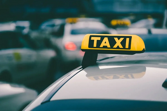 Екатеринбуржцев предупредили о росте цен на такси из-за изменений в законодательстве